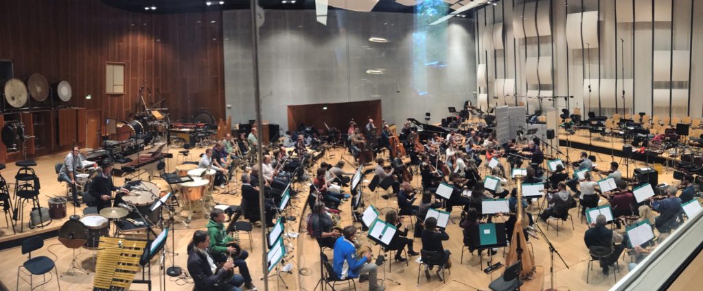 88 musicians of the SWR Symphony Orchestra recorded for movie ‚Mack the Knife‘